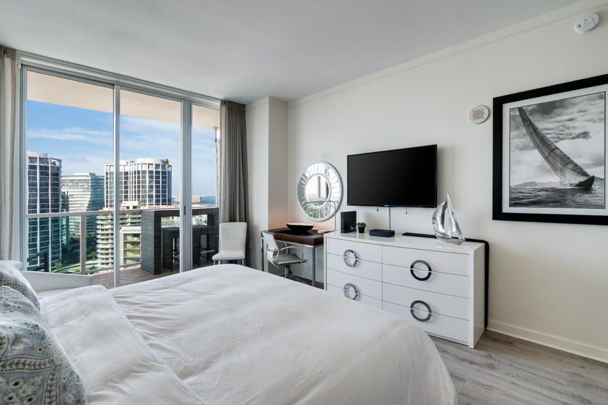 Cocktails & Coffee With Bay & View Balconies Apartment