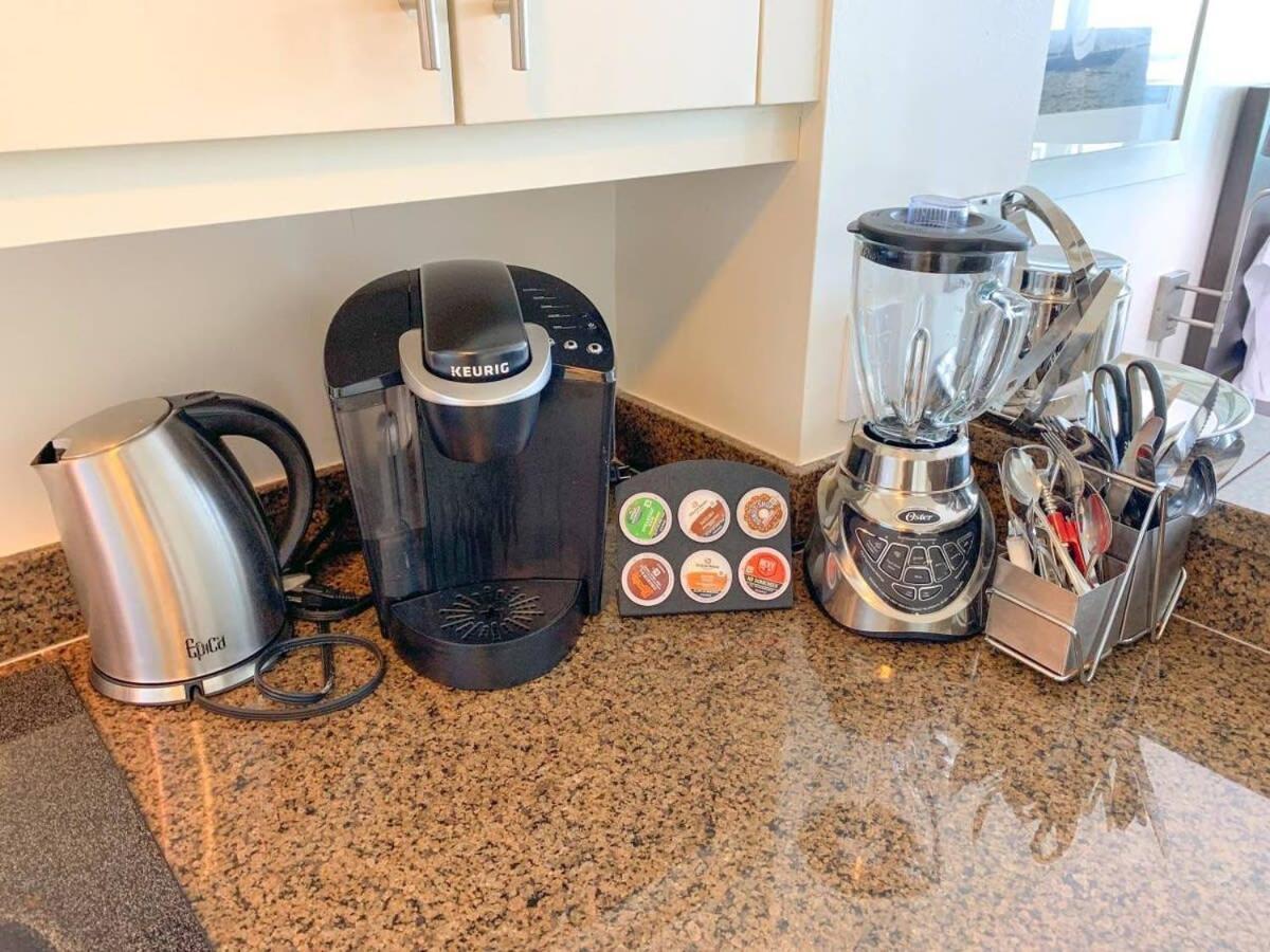 Apartment Cocktails & Coffee With Bay & View Balconies