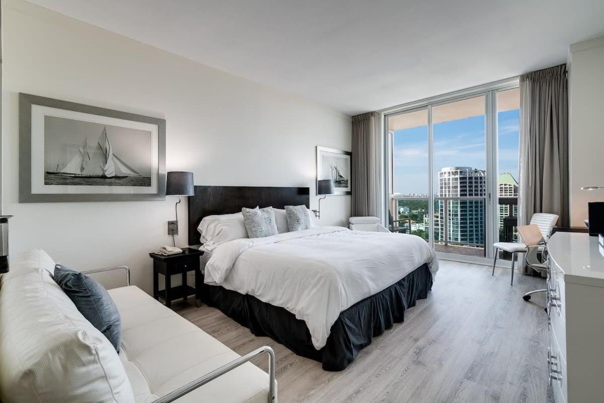 Cocktails & Coffee With Bay & View Balconies Apartment Miami