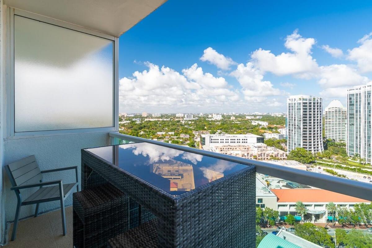 Cocktails & Coffee With Bay & View Balconies *