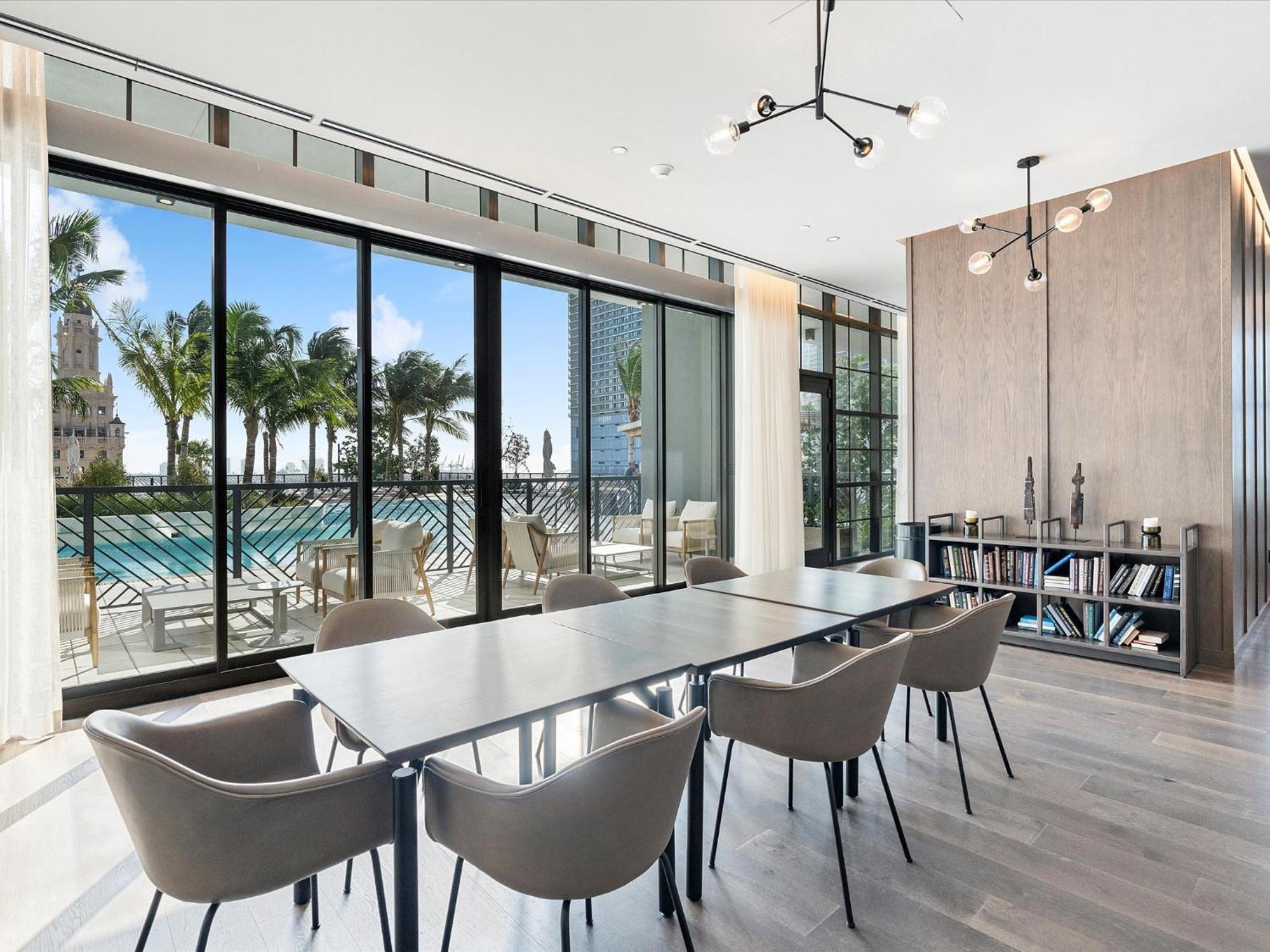 Private Club Access & Stunning Ocean Views Apartment *