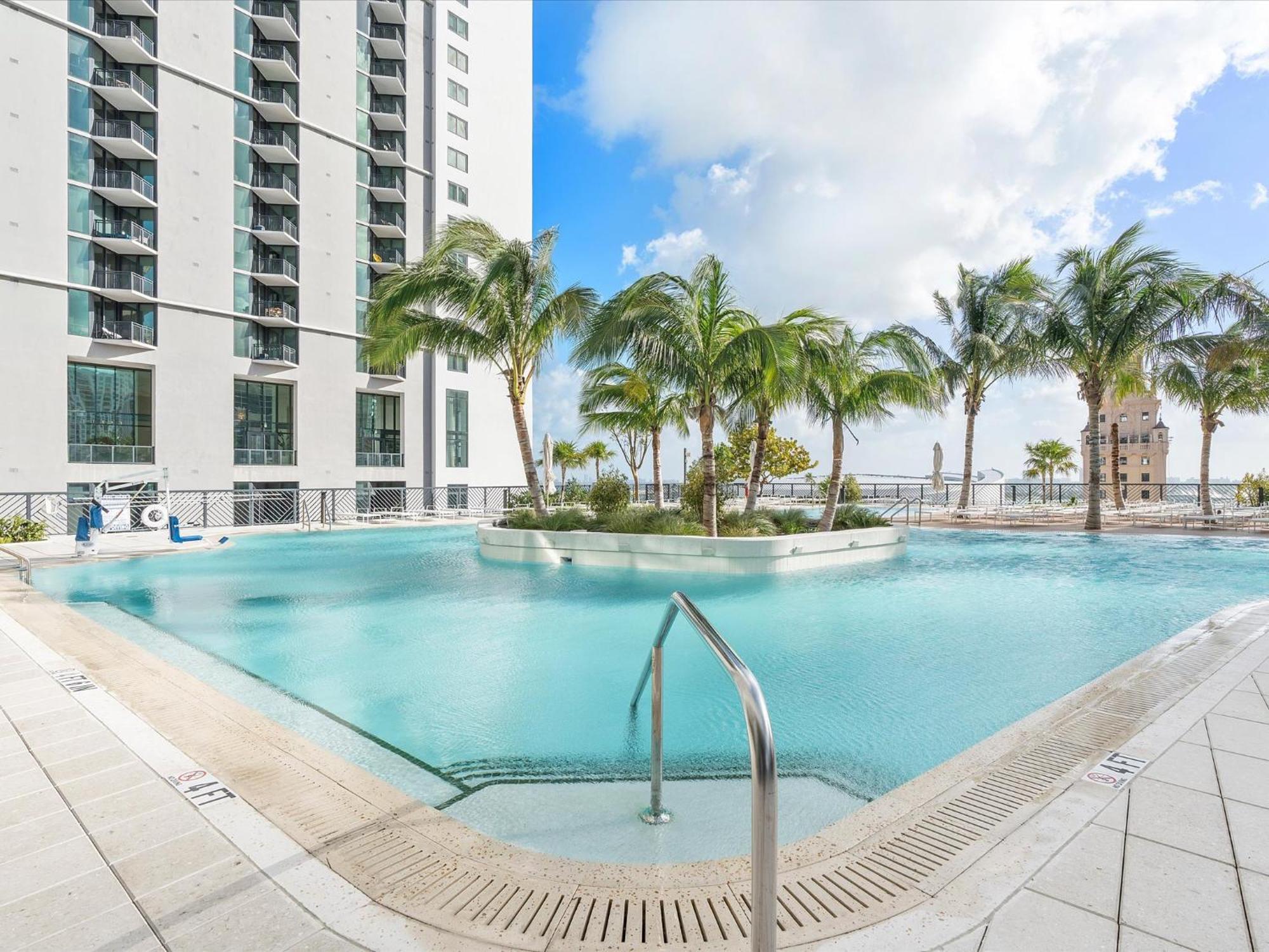 Apartment Private Club Access & Stunning Ocean Views Miami