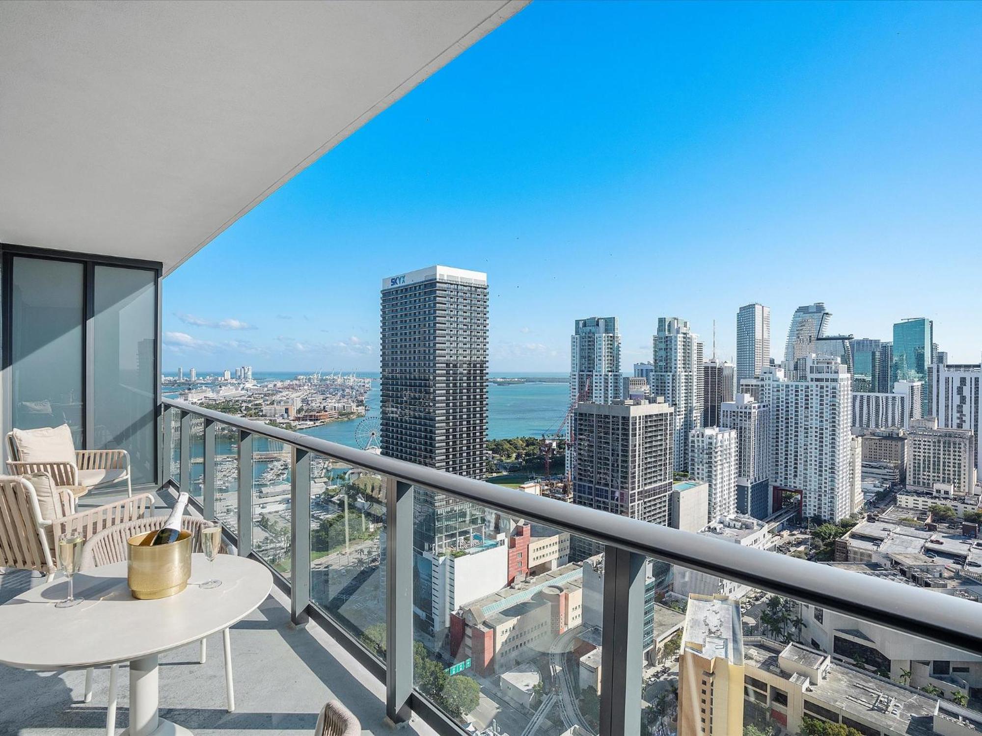 Apartment Private Club Access & Stunning Ocean Views Miami