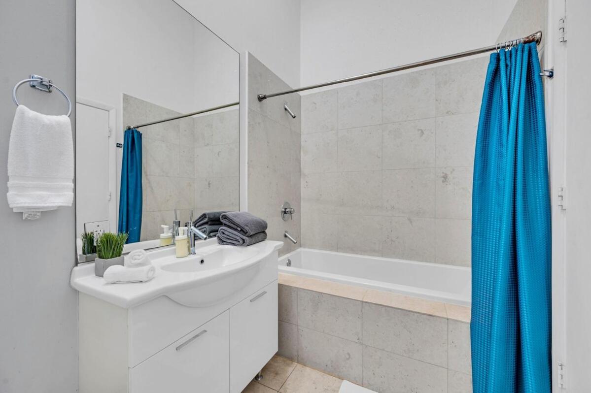 Apartment Stunning 40th Floor High Ceiling Icon Brickell With Access *