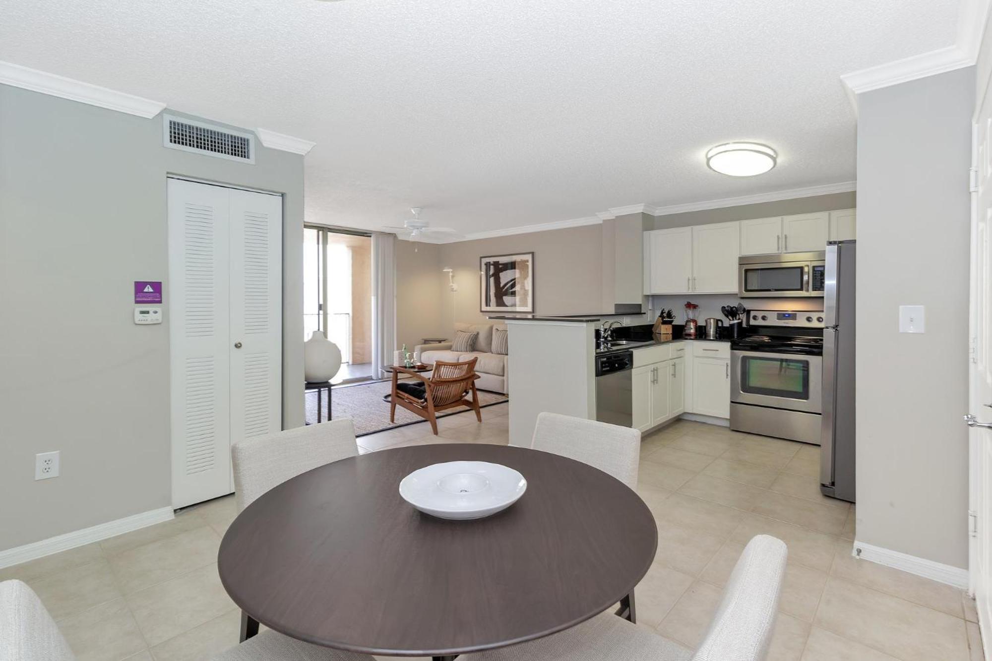 Apartment Dharma Coral Gables At Gables Grand Plaza Miami