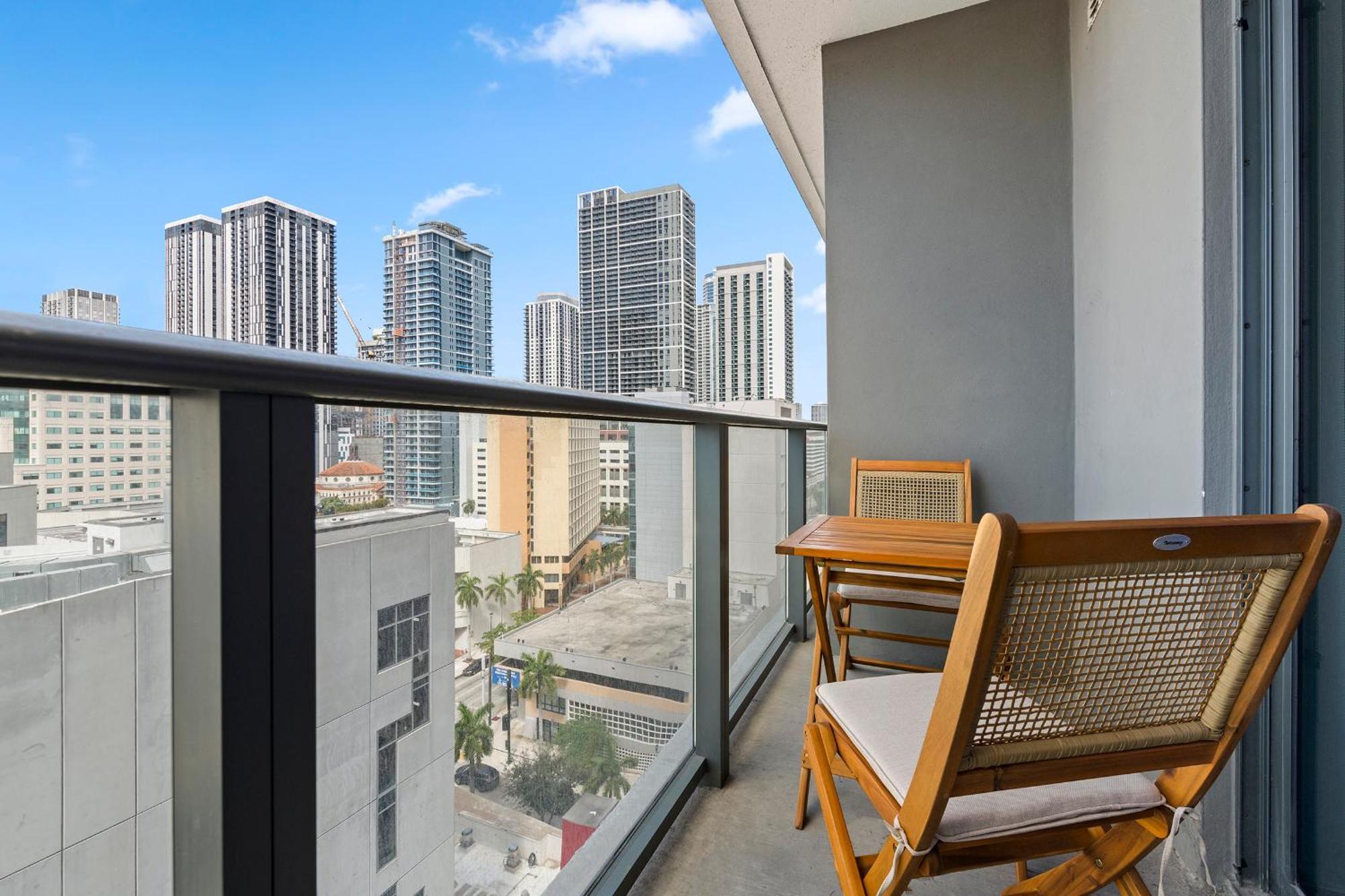 Apartment Breezy Luxury Residences - Near Kaseya Center Miami