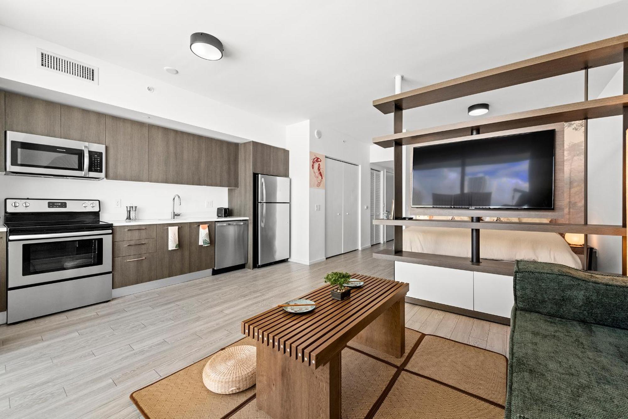 Breezy Luxury Residences - Near Kaseya Center Apartment *