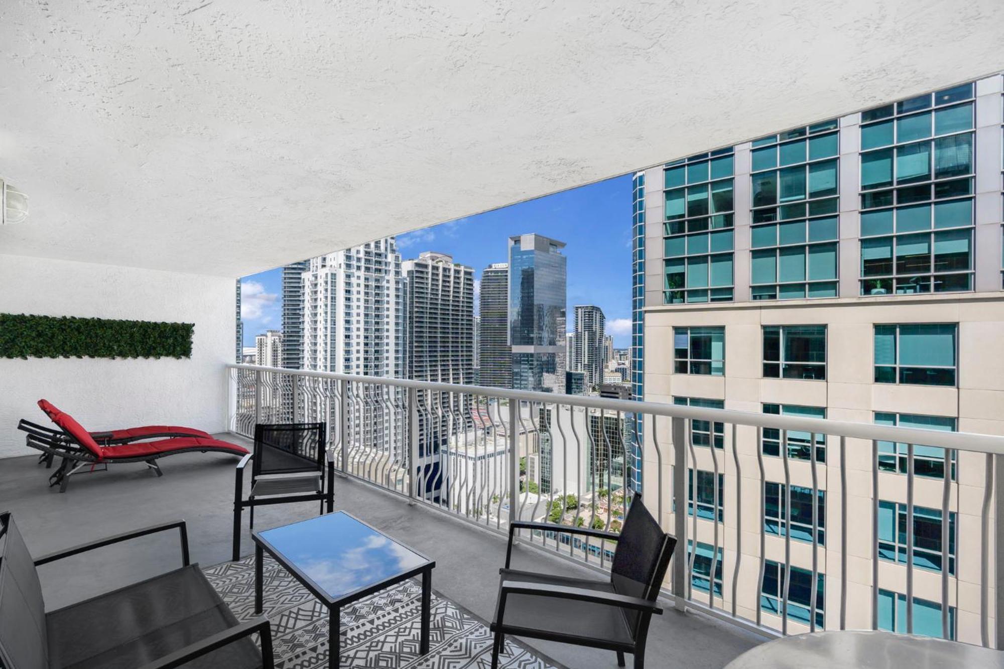 Stylish And Minimalist W Highlights Amenities! Miami