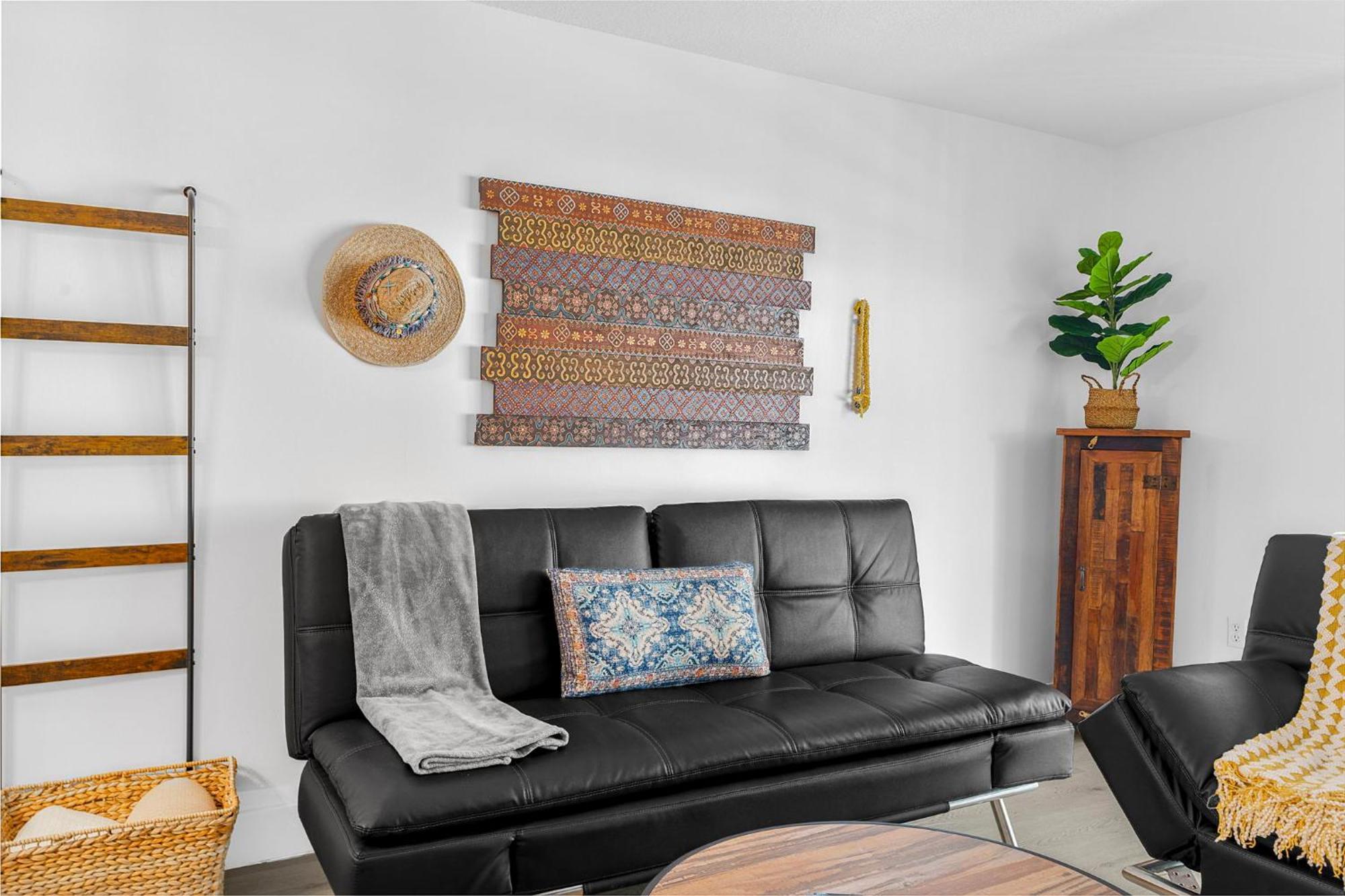 Apartment Stylish And Minimalist W Highlights Amenities!