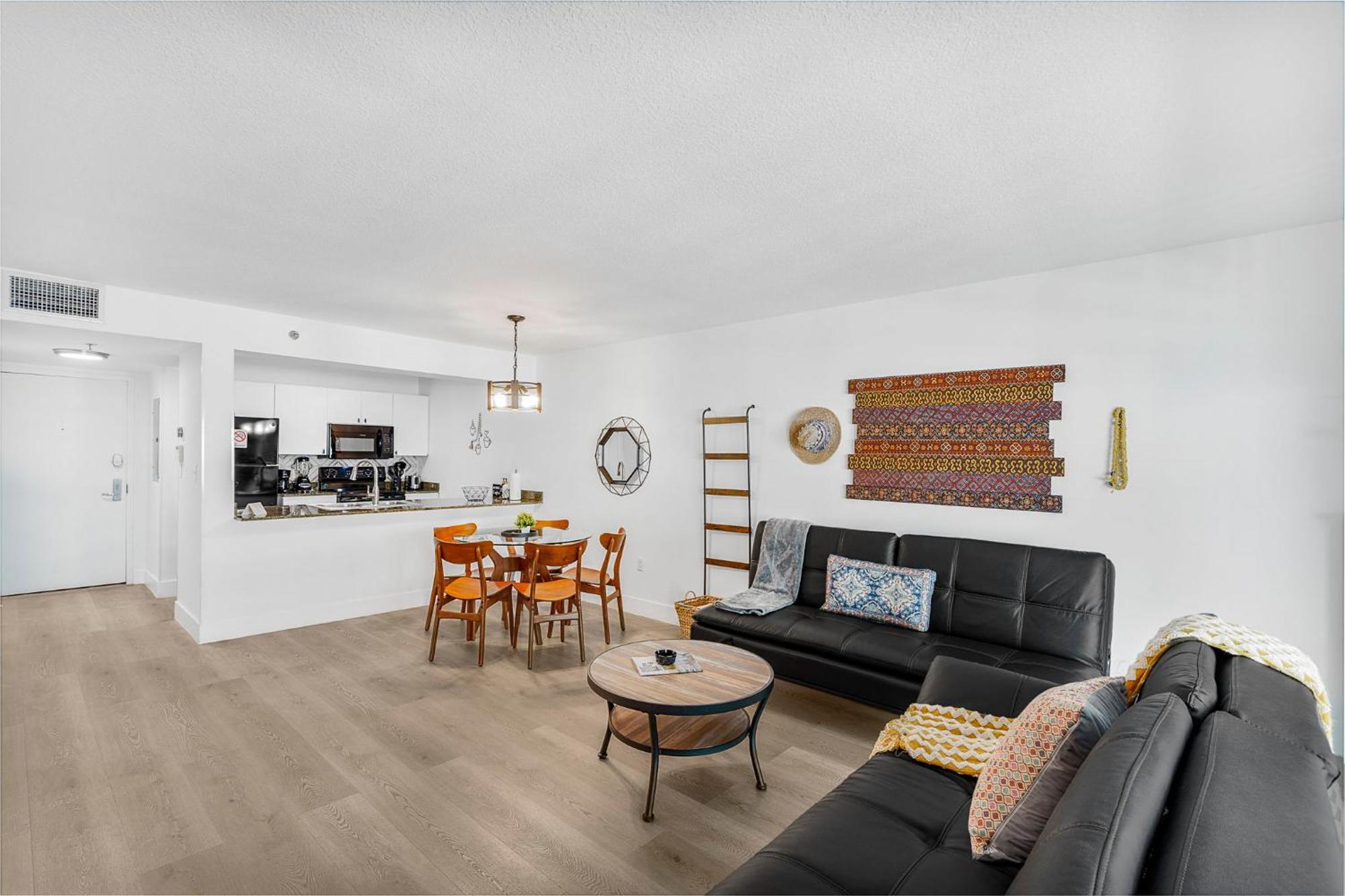 Stylish And Minimalist W Highlights Amenities! Apartment