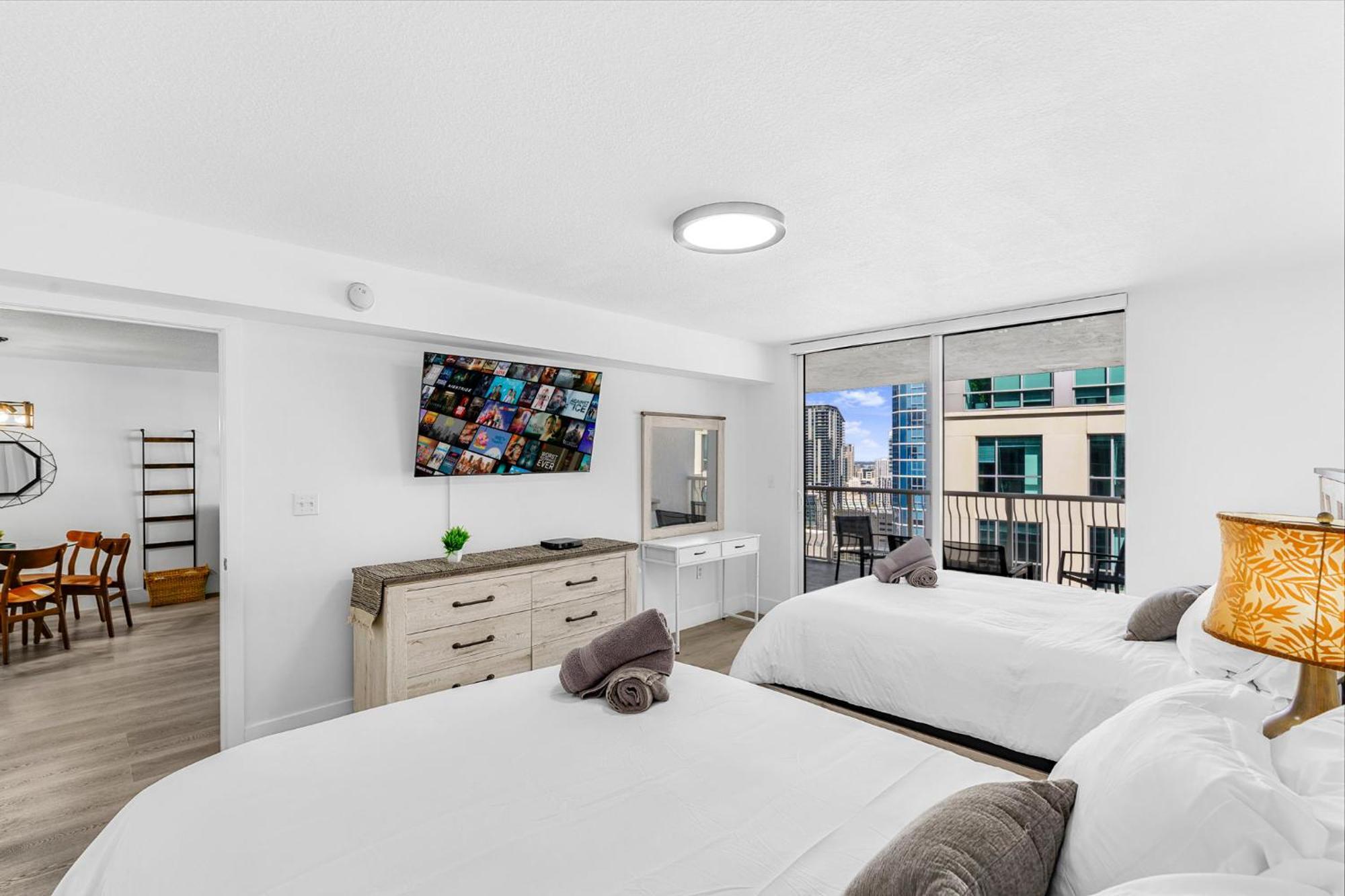 Apartment Stylish And Minimalist W Highlights Amenities!