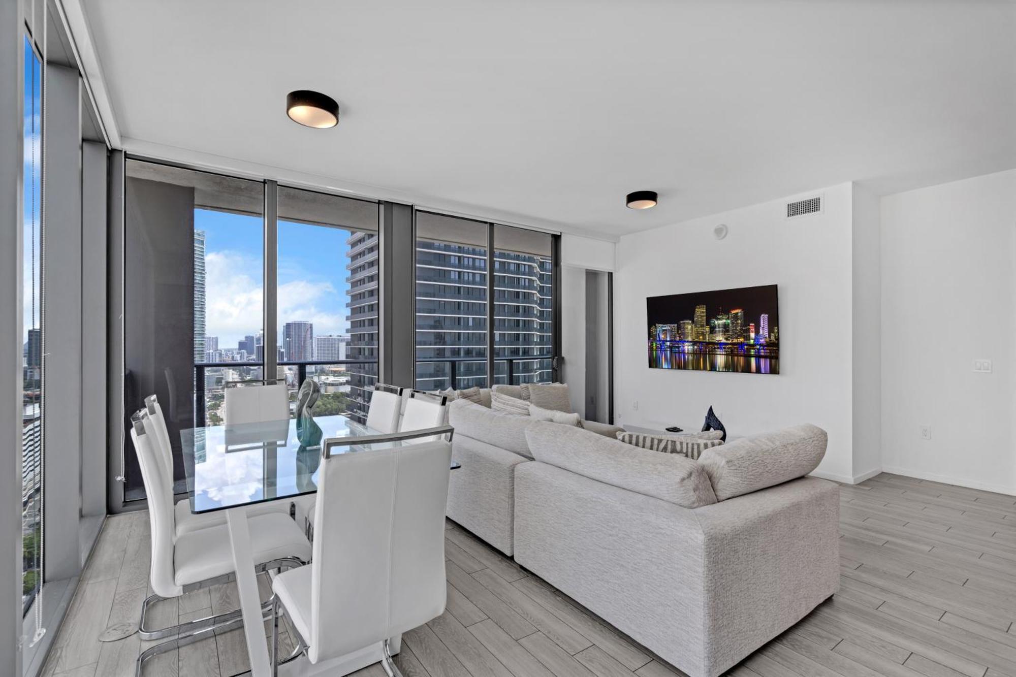 Luxury Downtown Apartment *