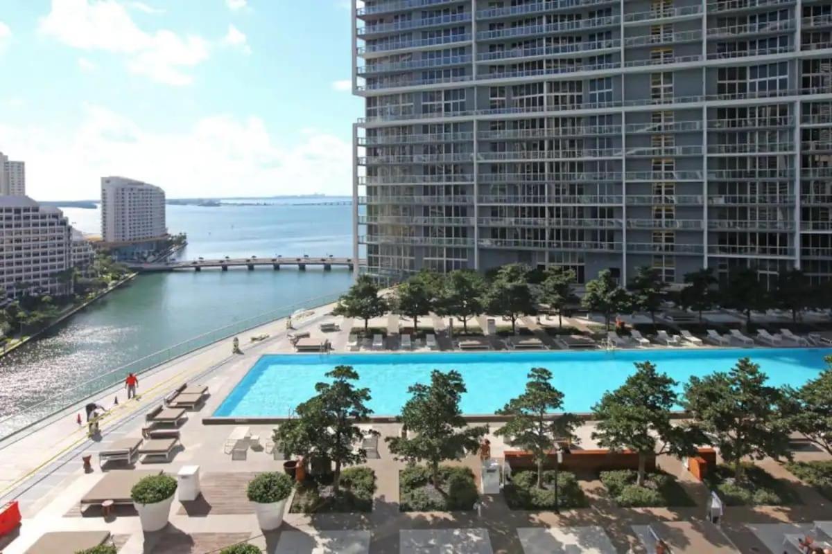 37th Floor Luxurious Unit With Bay & Pool View Free