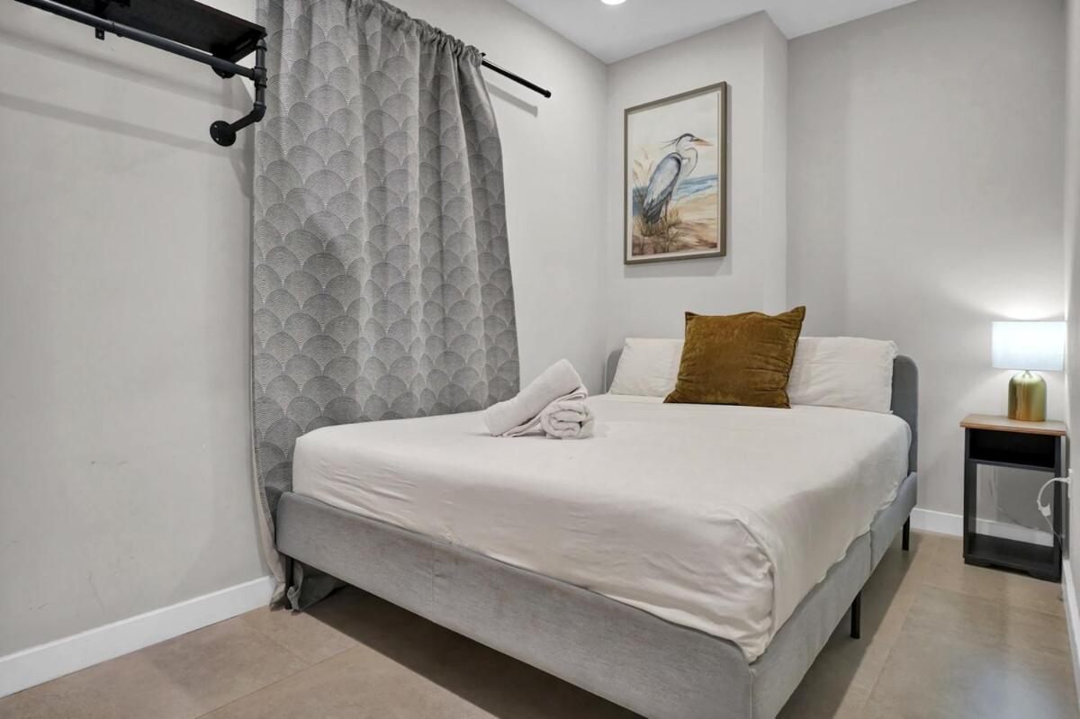 Flats - Self Check-in And 1 Free Parking *