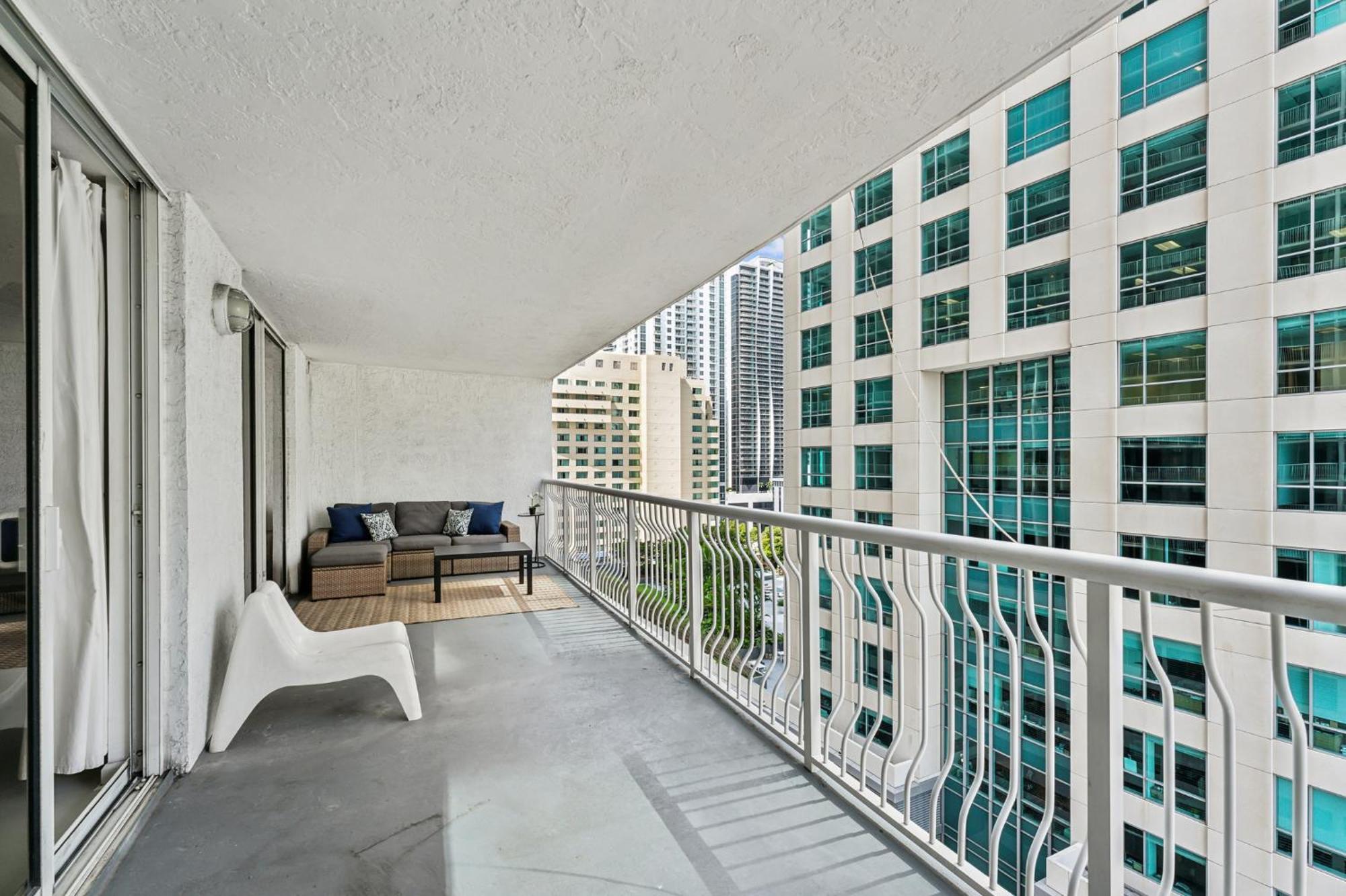 Lux Brickell Bay Views & Prime Location Aparthotel