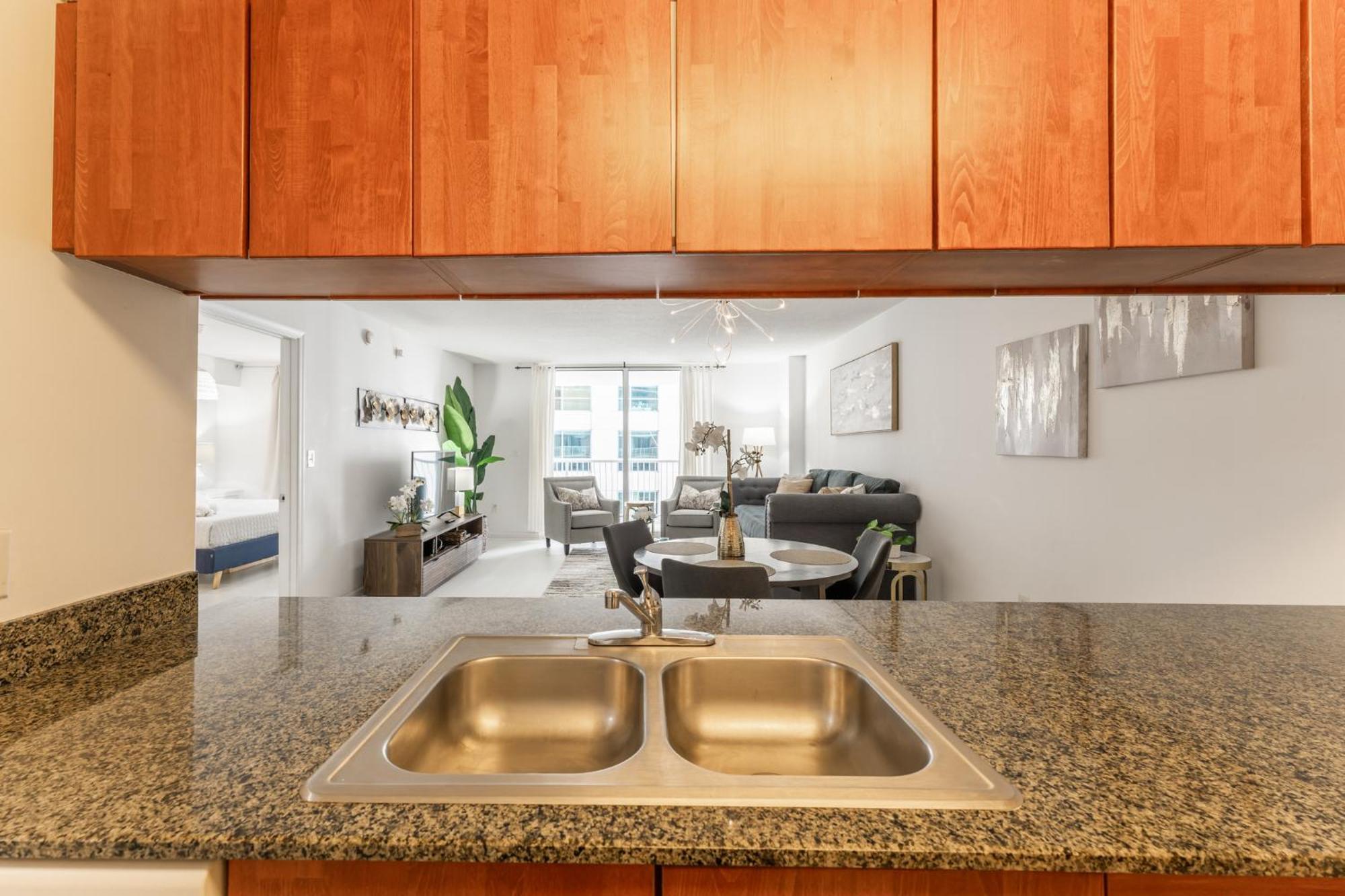 Lux Brickell Bay Views & Prime Location