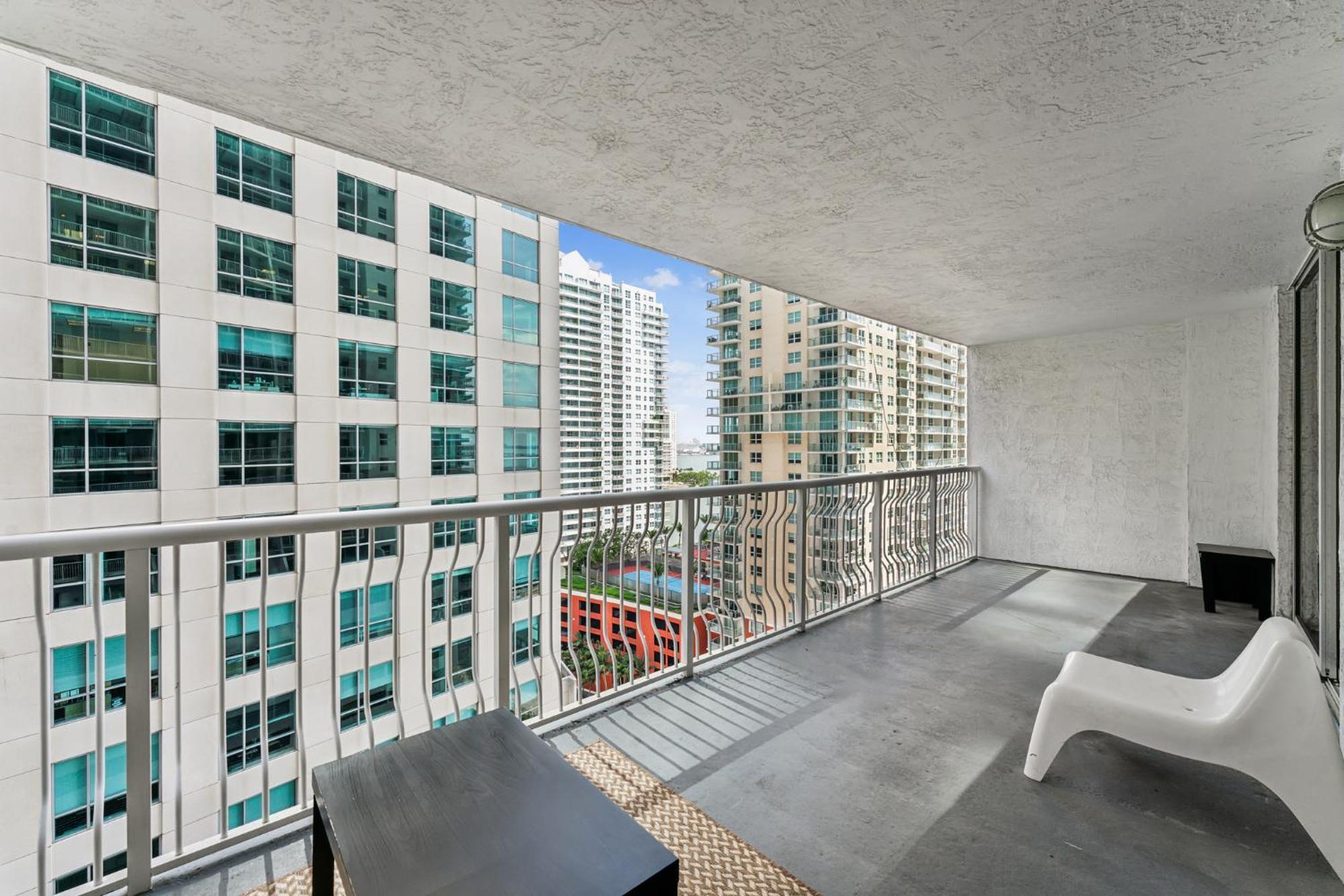 Lux Brickell Bay Views & Prime Location Aparthotel