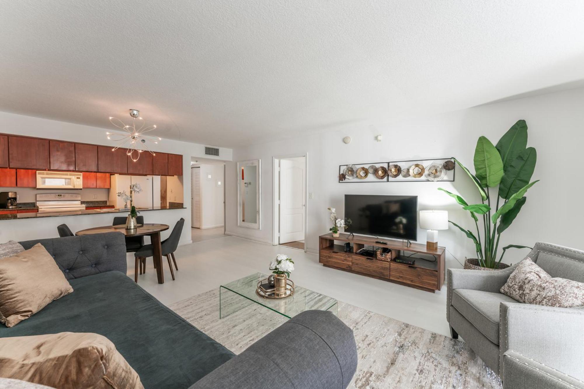 Lux Brickell Bay Views & Prime Location *