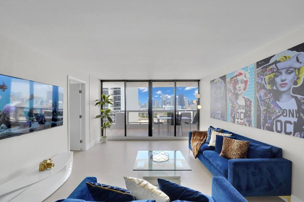 Apartment Iconic! Skyline & Water Views