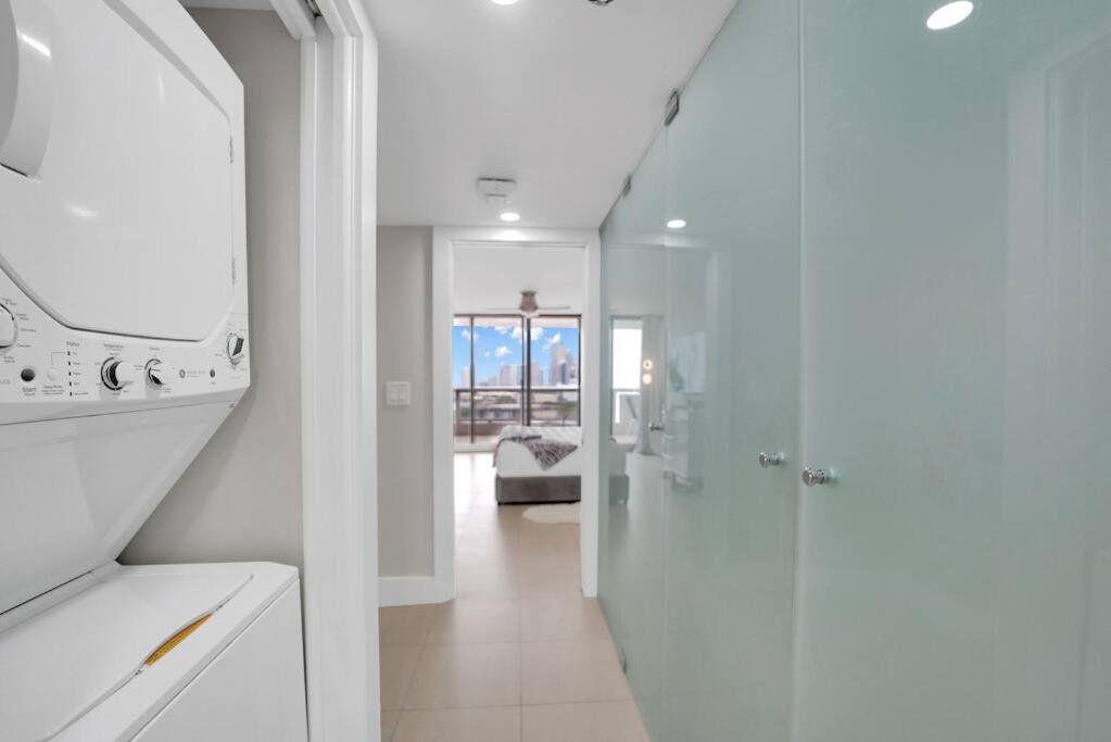 Apartment Iconic! Skyline & Water Views *