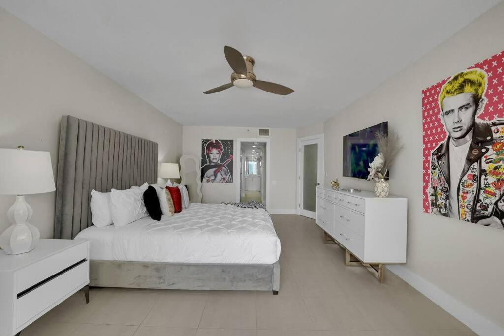 Iconic! Skyline & Water Views Apartment