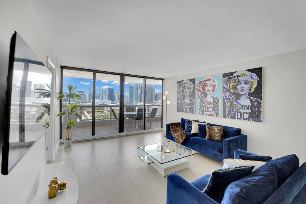 Apartment Iconic! Skyline & Water Views Miami