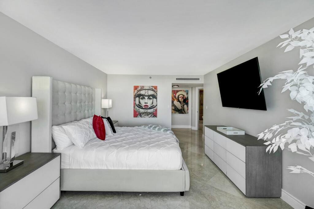Apartment Only In My Dreams! Direct Water View Luxury *