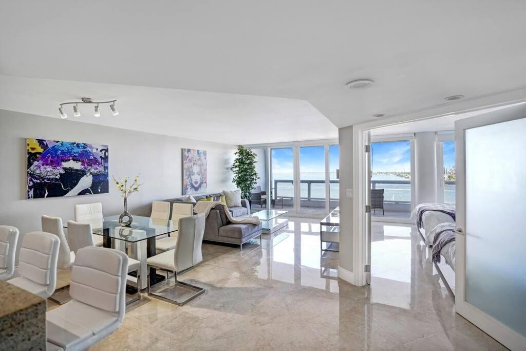 Apartment Only In My Dreams! Direct Water View Luxury Miami