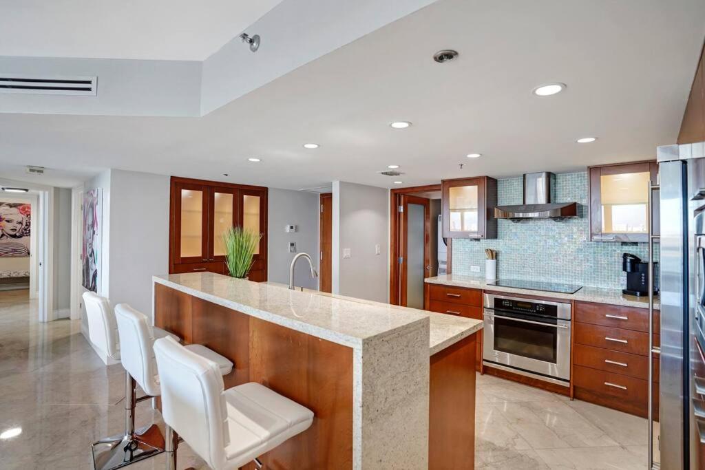 Only In My Dreams! Direct Water View Luxury Apartment *