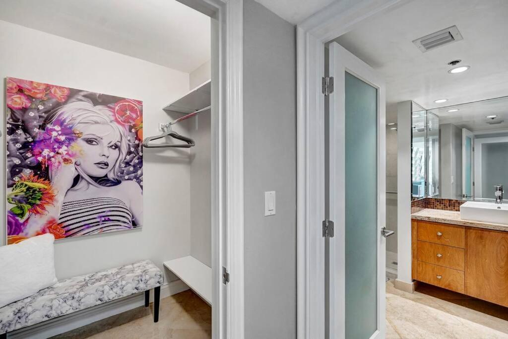 Apartment Only In My Dreams! Direct Water View Luxury Miami