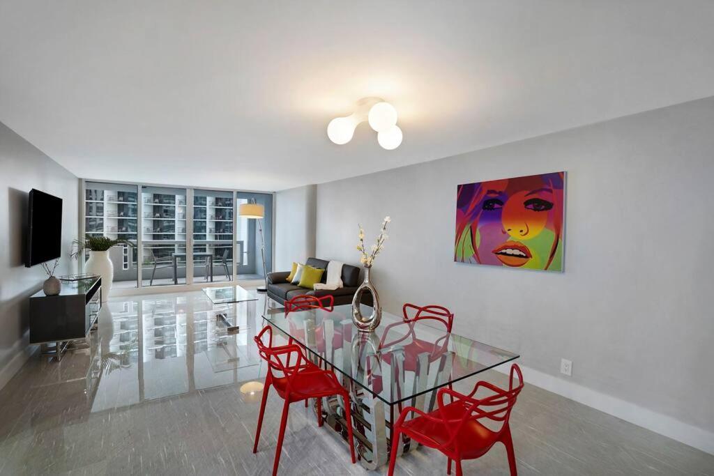 Calypso - Gorgeous Renovated Spacious Condo! Apartment Miami