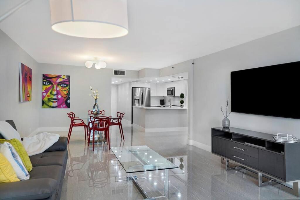 Apartment Calypso - Gorgeous Renovated Spacious Condo! *