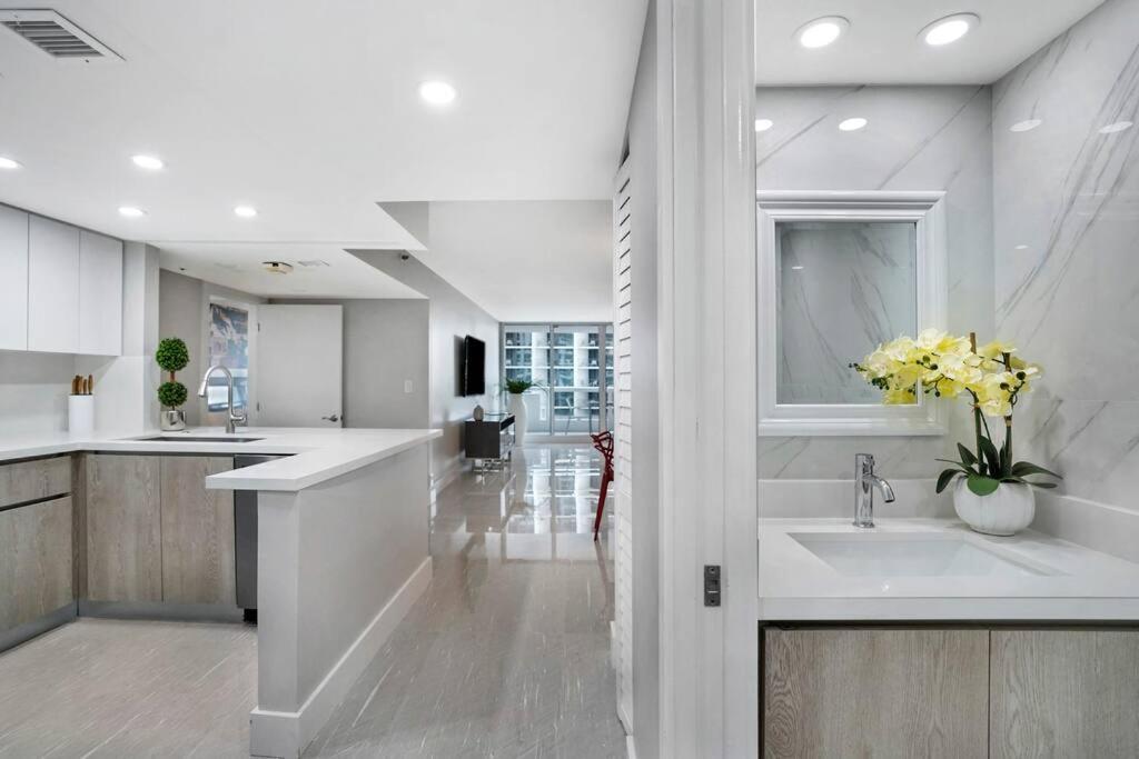 Calypso - Gorgeous Renovated Spacious Condo! Miami