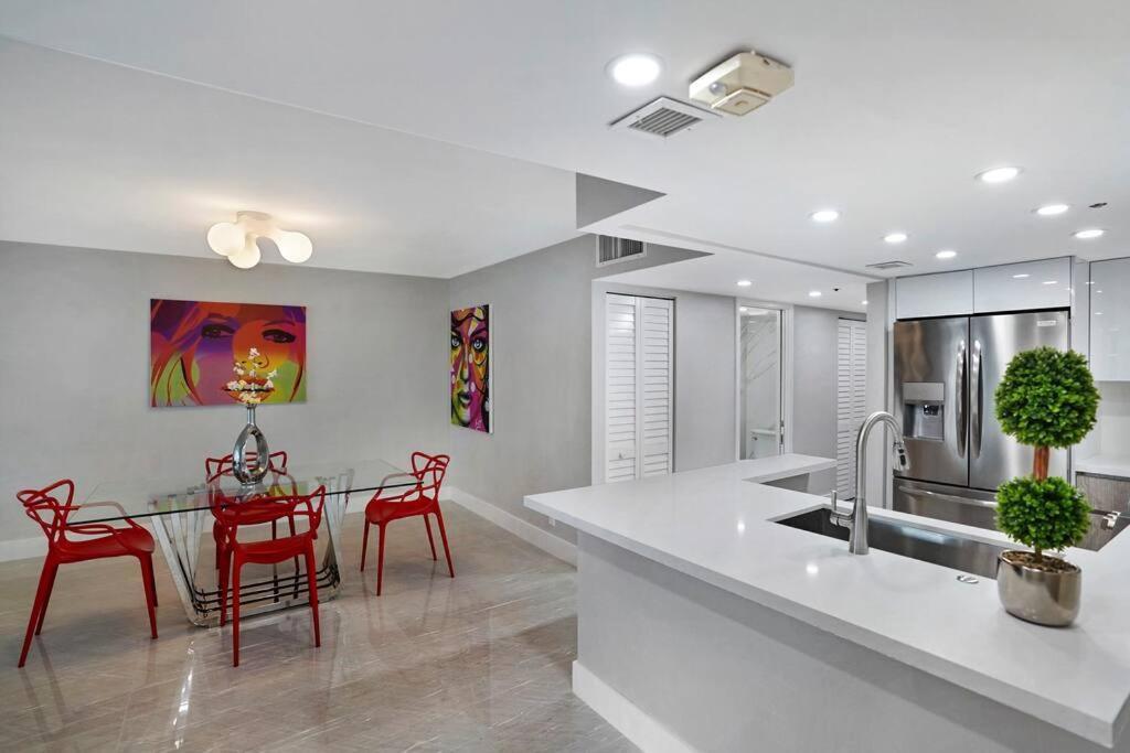 Calypso - Gorgeous Renovated Spacious Condo! * Miami
