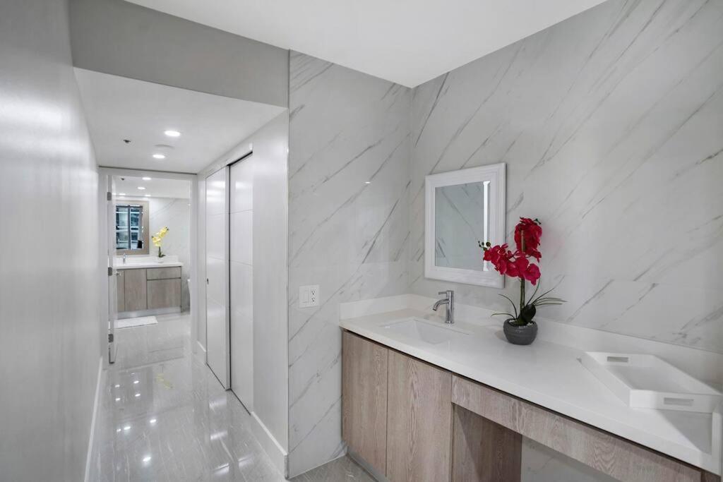 Apartment Calypso - Gorgeous Renovated Spacious Condo!