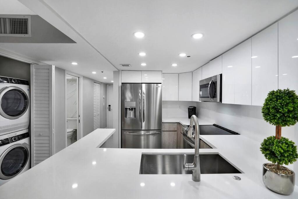 Calypso - Gorgeous Renovated Spacious Condo! * Miami