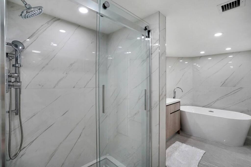 Calypso - Gorgeous Renovated Spacious Condo!