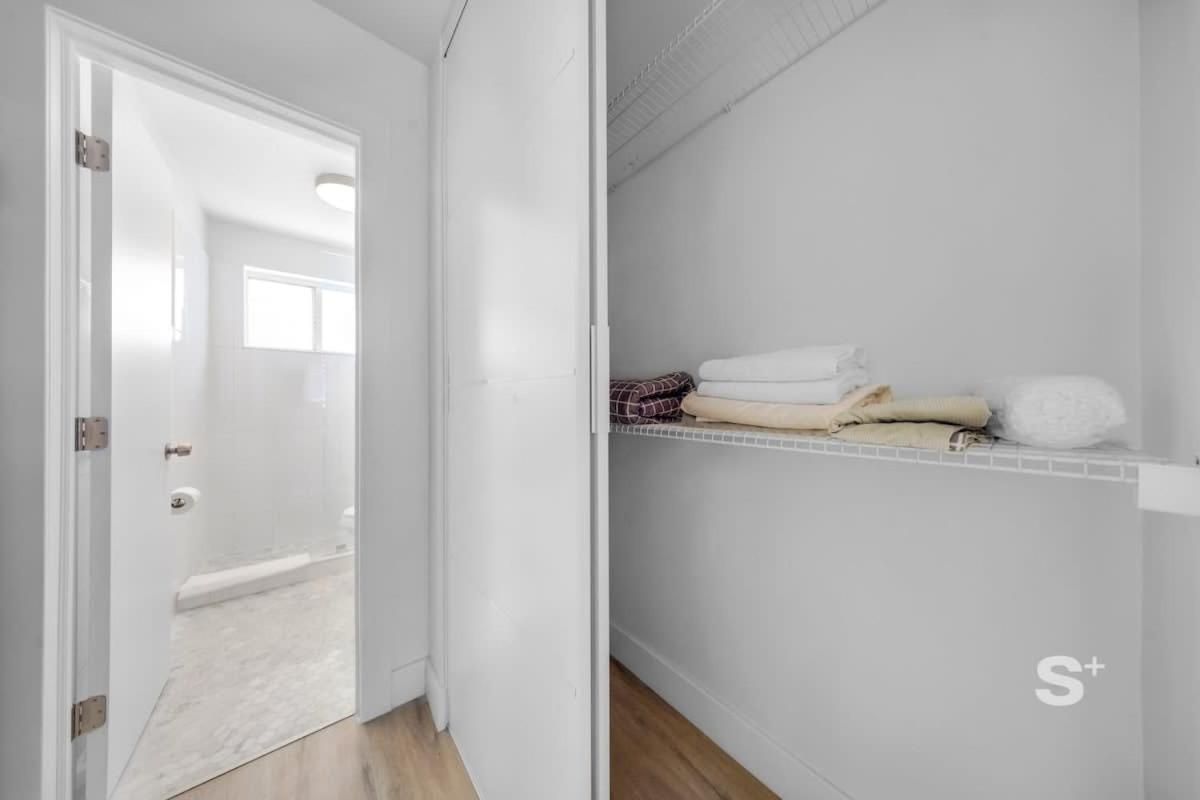 Stylish & Cozy In Vibrant Apartment *