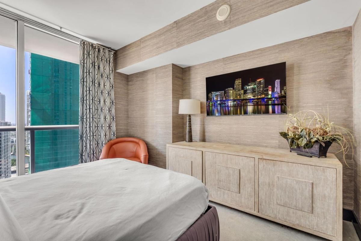 Apartment Stunning At Icon With Bay Views-pool-gym-spa