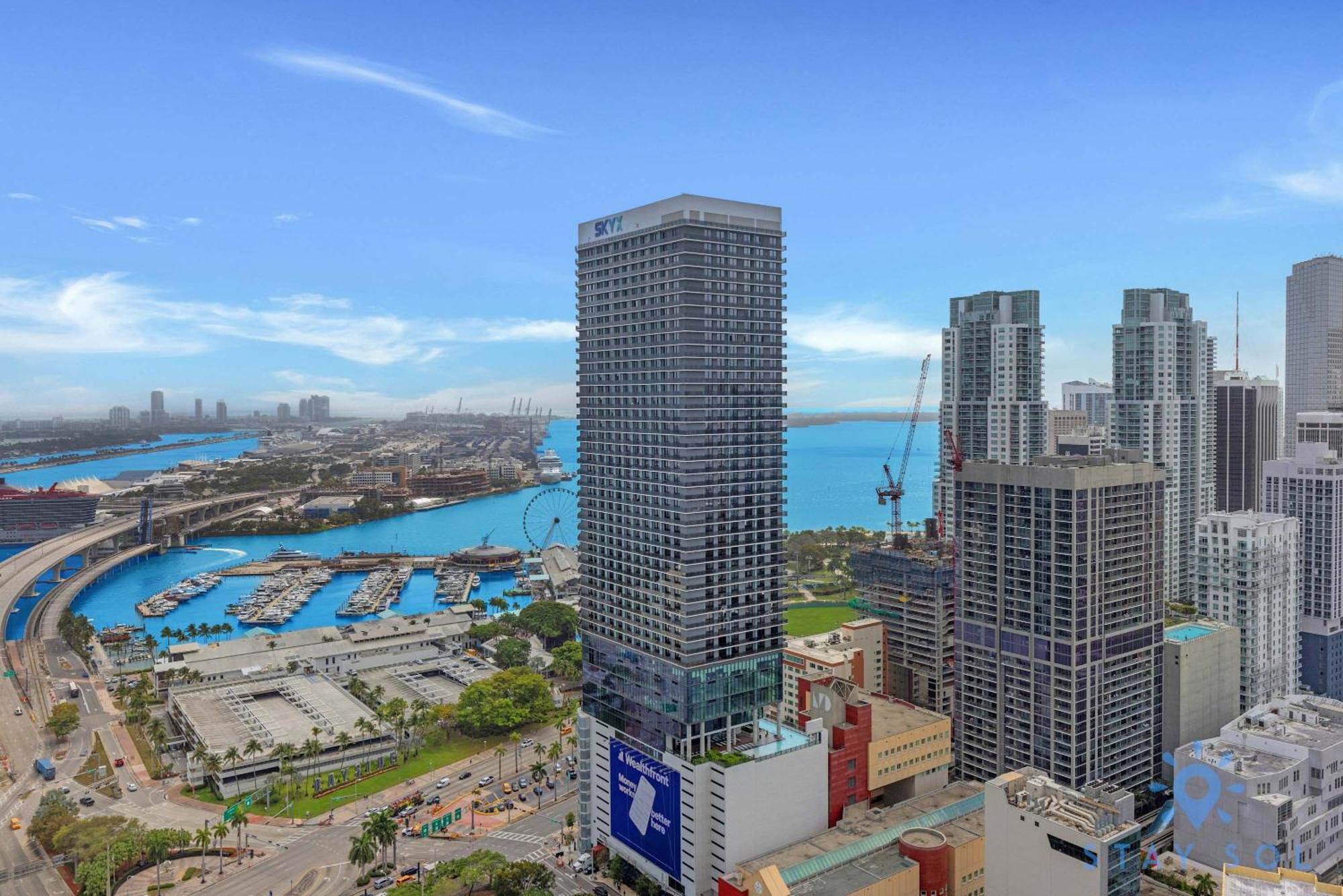 Apartment Stylish - Amazing Amenities & Pool *
