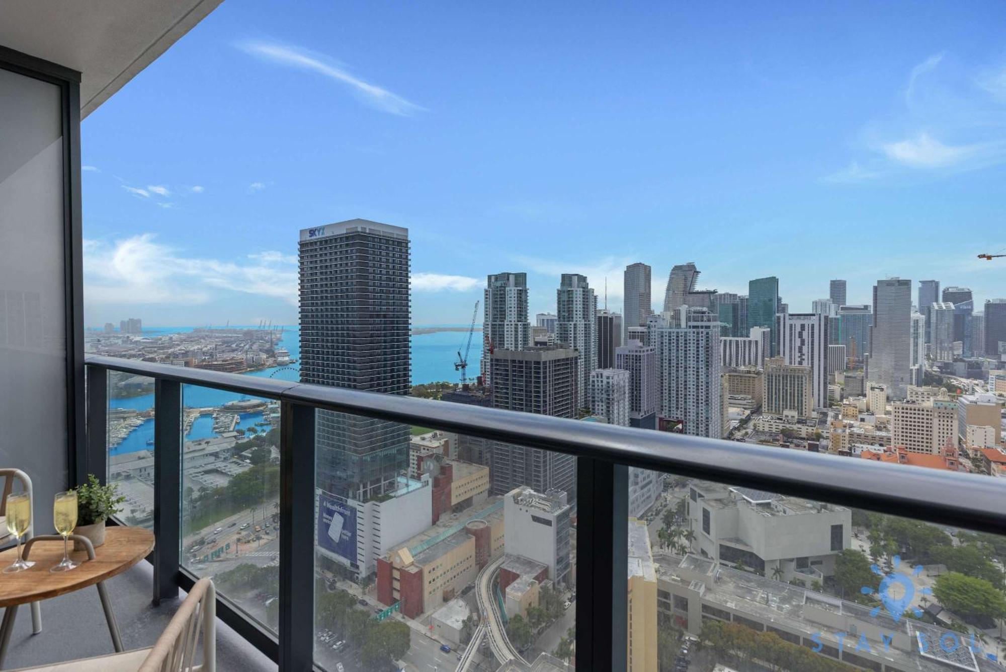 Apartment Stylish - Amazing Amenities & Pool
