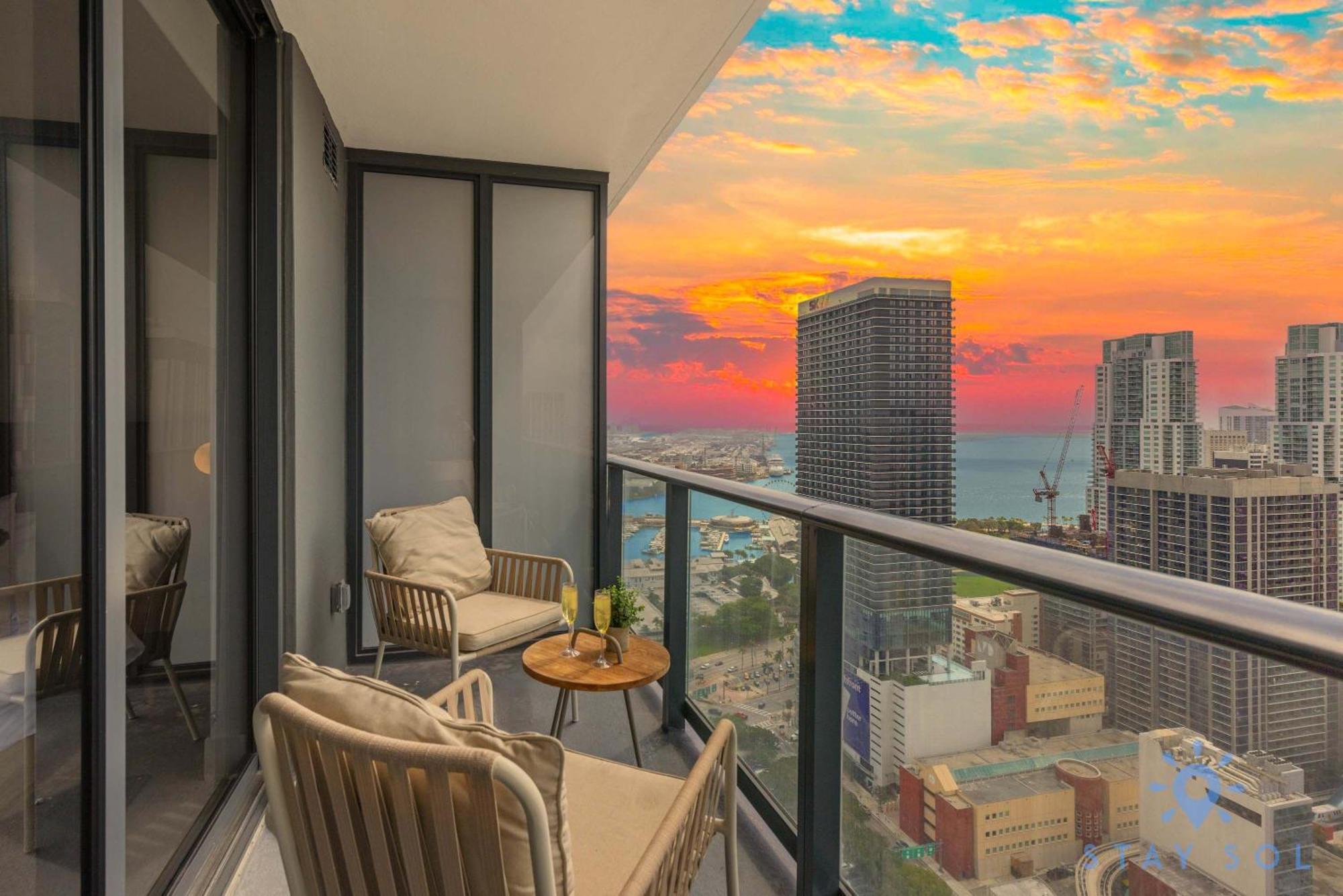 Stylish - Amazing Amenities & Pool *