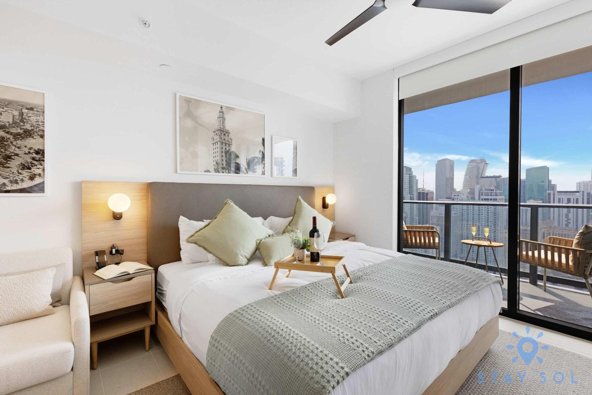 Stylish - Amazing Amenities & Pool Apartment *