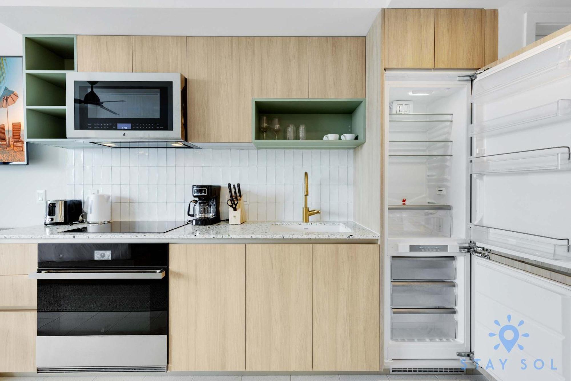 Stylish - Amazing Amenities & Pool *