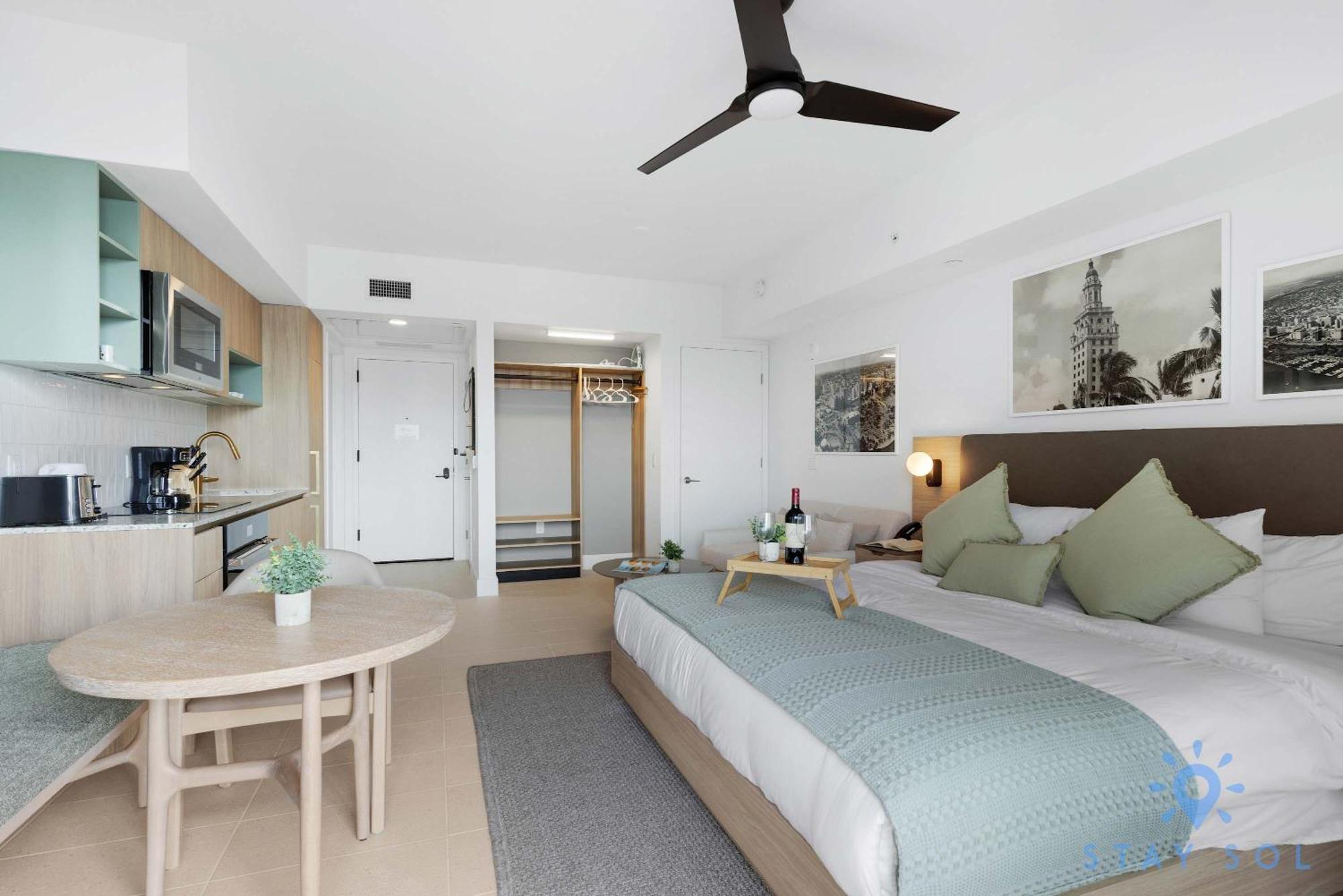 Apartment Stylish - Amazing Amenities & Pool *
