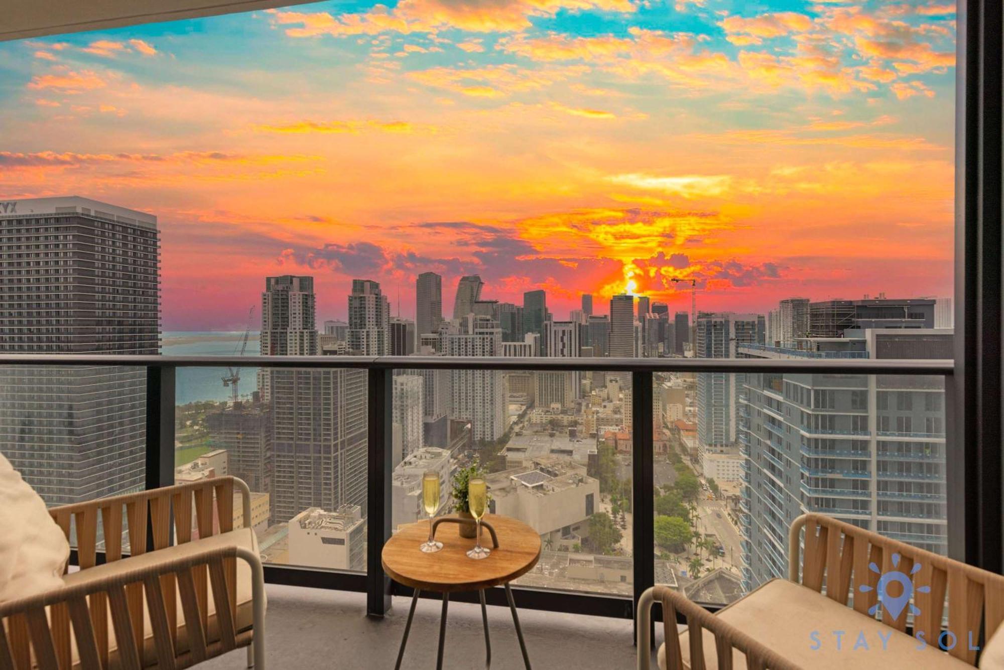 Stylish - Amazing Amenities & Pool Apartment Miami