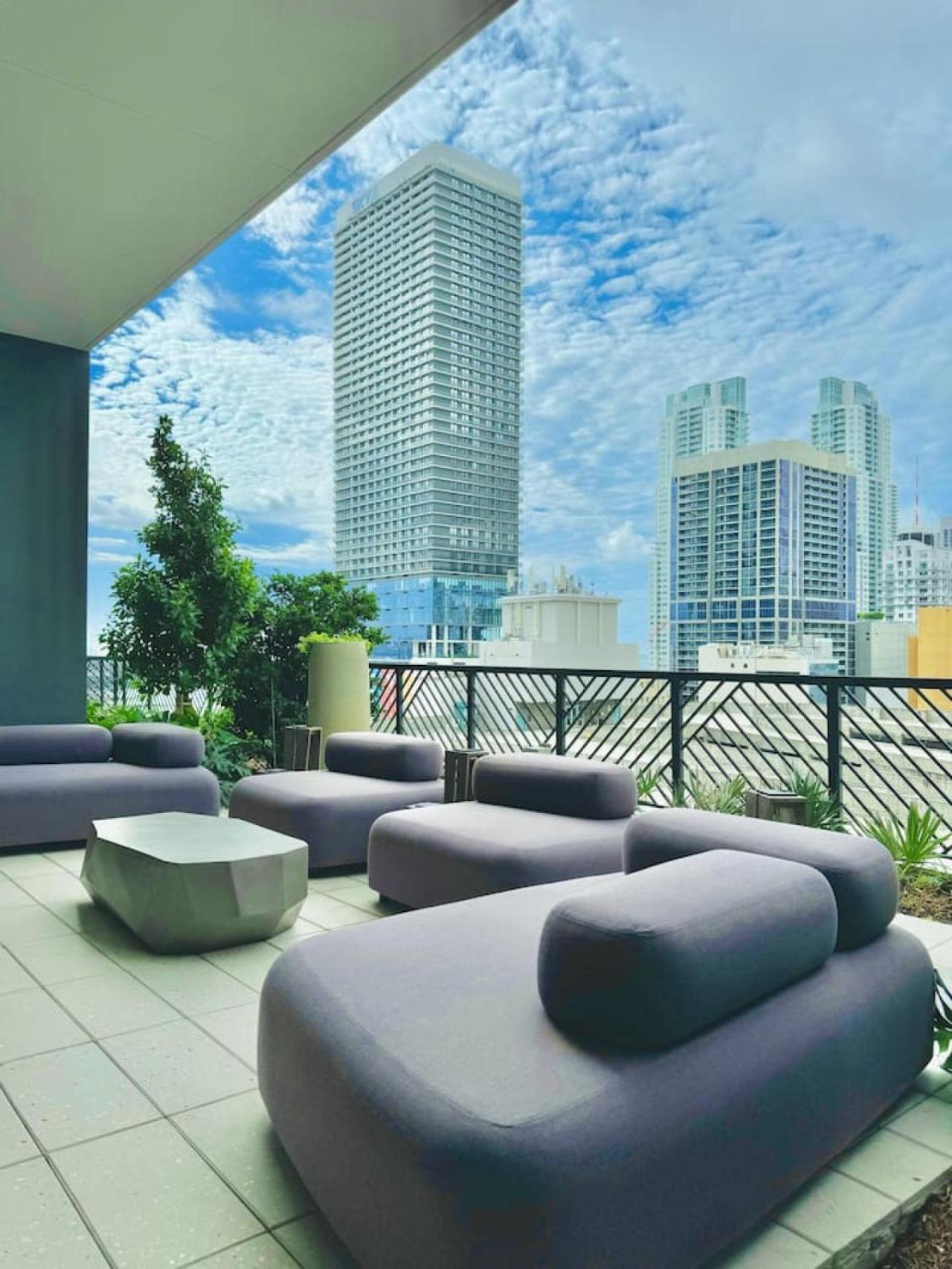 48th Floor Ph Collection 1 Bd Brand New Downtown Apartment *
