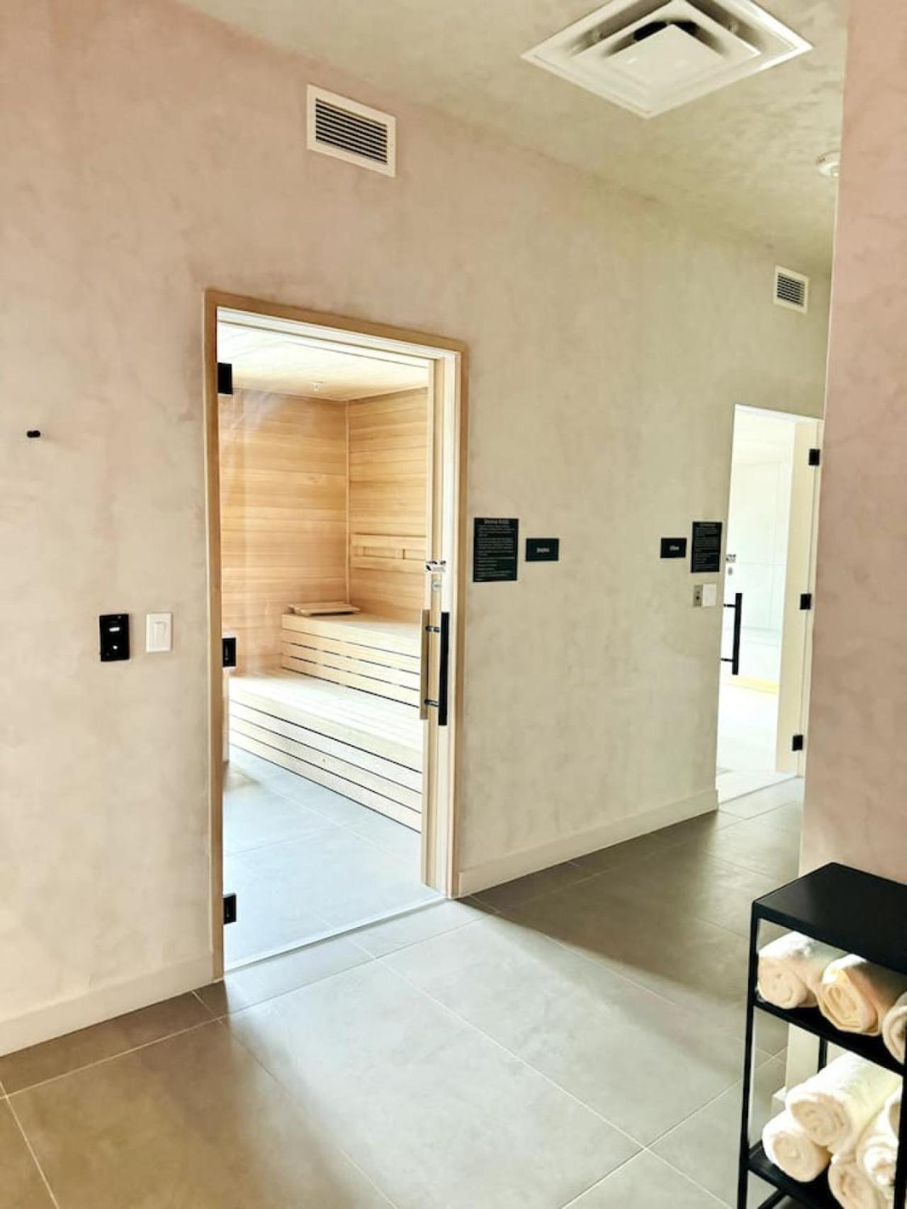 Apartment 48th Floor Ph Collection 1 Bd Brand New Downtown *