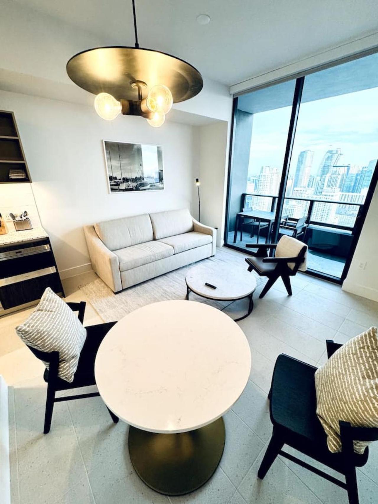 48th Floor Ph Collection 1 Bd Brand New Downtown *
