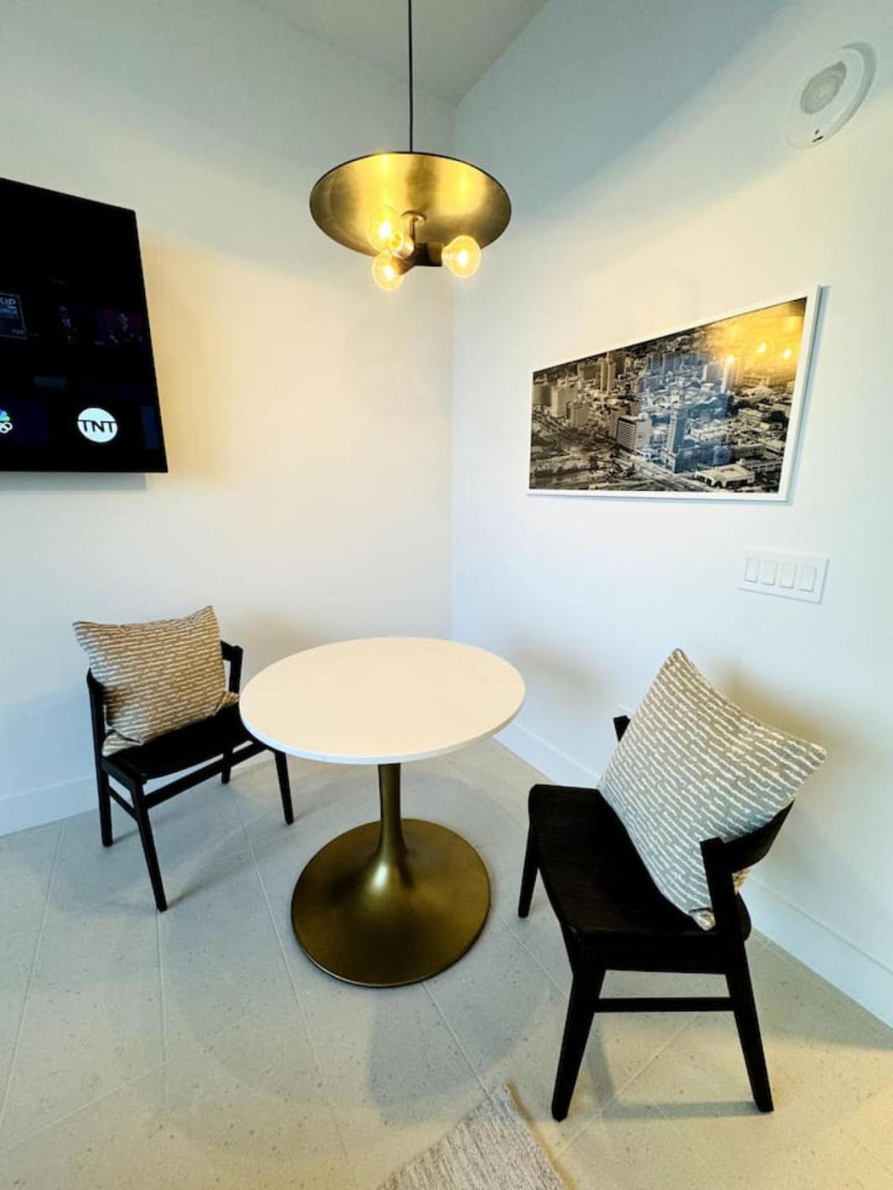 48th Floor Ph Collection 1 Bd Brand New Downtown